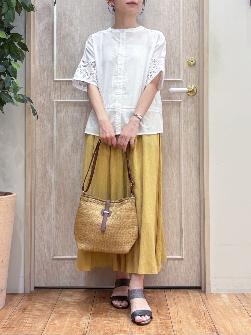 なみさんの「SHOO･LA･RUE｜【S-LL/6分袖】レースデザインで華やか見え お袖刺繍ブラウス」を使ったコーディネート