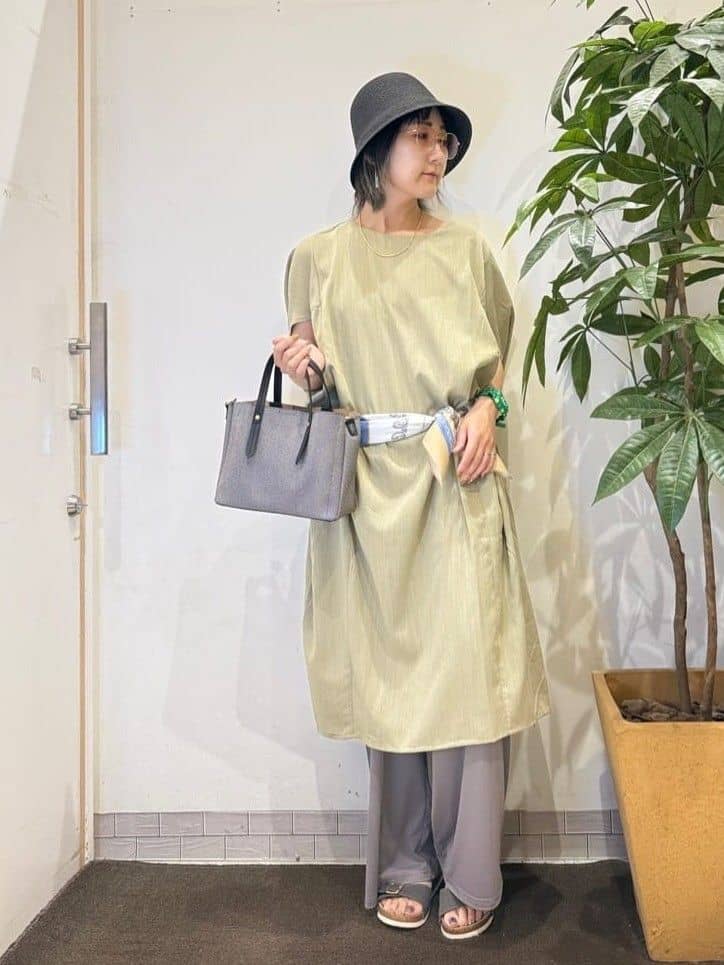 misakiさんの「SHOO･LA･RUE｜【S-LL】楽にサマ見え コクーンシルエットの涼やかワンピース」を使ったコーディネート