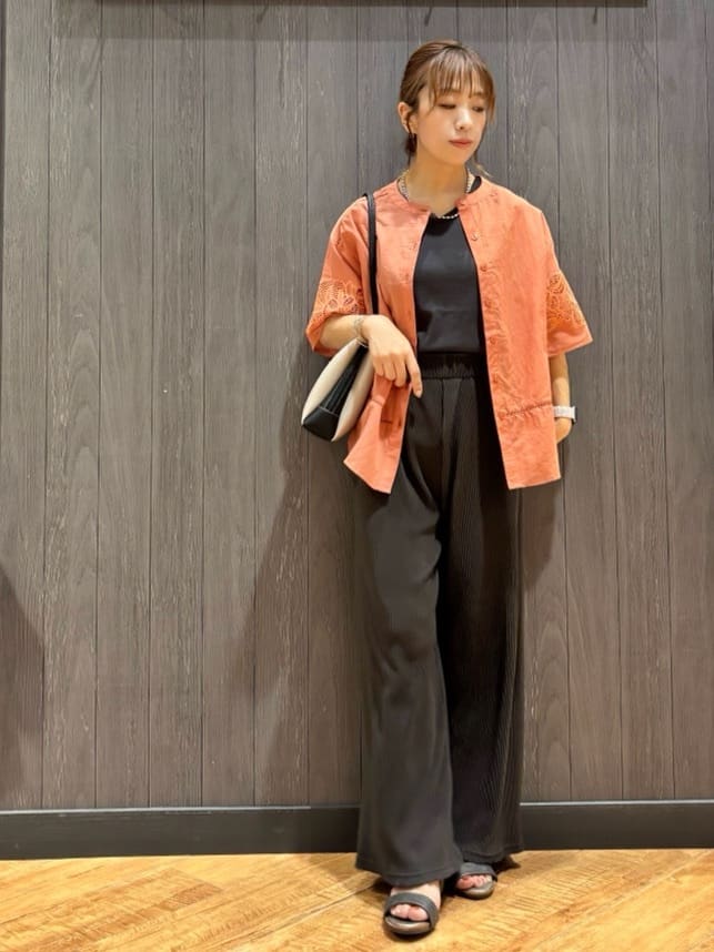 meiさんの「SHOO･LA･RUE｜【S-LL/6分袖】レースデザインで華やか見え お袖刺繍ブラウス」を使ったコーディネート