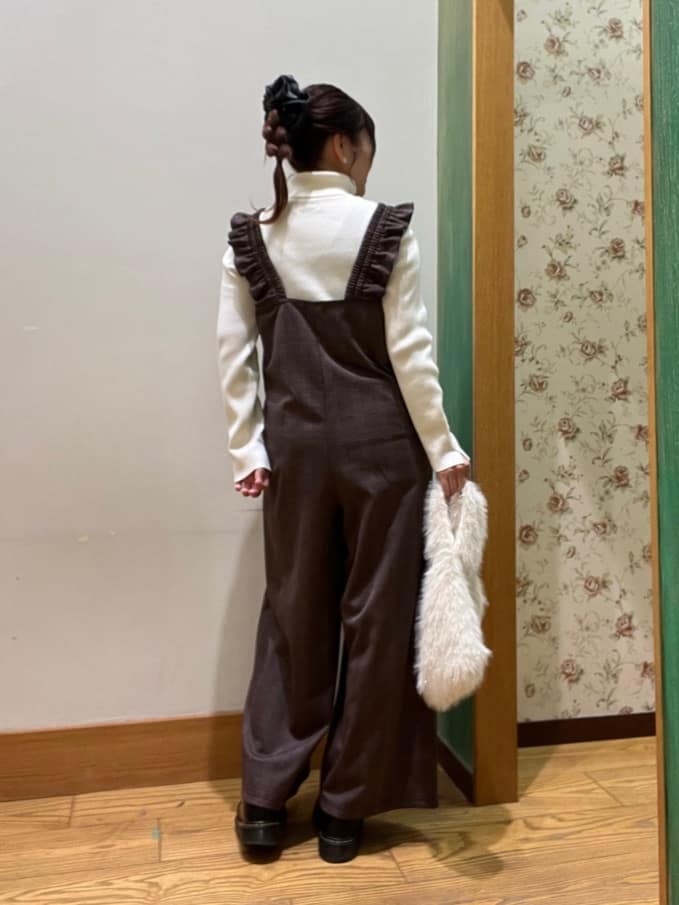 ゆっきーさんの「SHOO･LA･RUE｜【あったか】大人のための チェック柄フリルサロペット」を使ったコーディネート