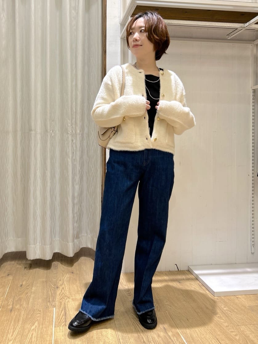 ga_riさんの「THE SHOP TK｜デニムフレアパンツ【洗濯機可】」を使ったコーディネート