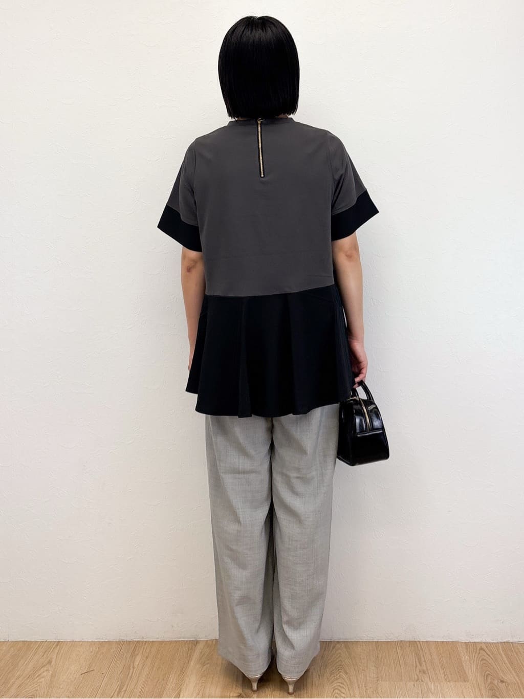 Takeさんの「OPAQUE.CLIP｜配色フハクドッキングペプラムトップス【洗濯機洗い可／抗ピル】」を使ったコーディネート