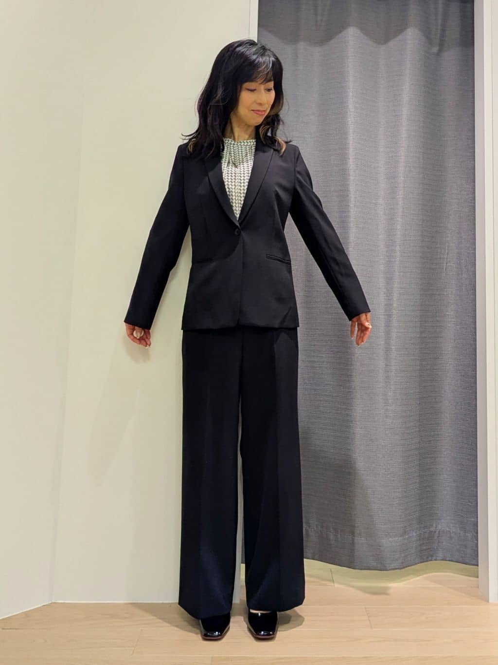 miiさんの「INDIVI｜【洗える／UVケア／スーツ】ストレッチワイドパンツ」を使ったコーディネート