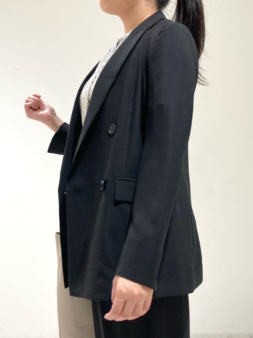momokoさんの「INDIVI｜【軽く羽織れる！】ダブルジャケット」を使ったコーディネート