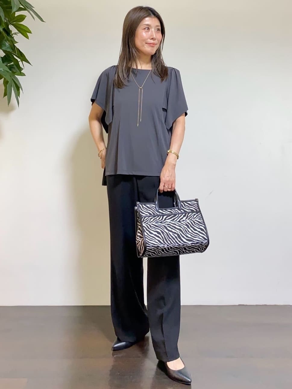 tomoさんの「UNTITLED｜【接触冷感/UVカット/ウエストゴム】センタープレスツイルパンツ」を使ったコーディネート