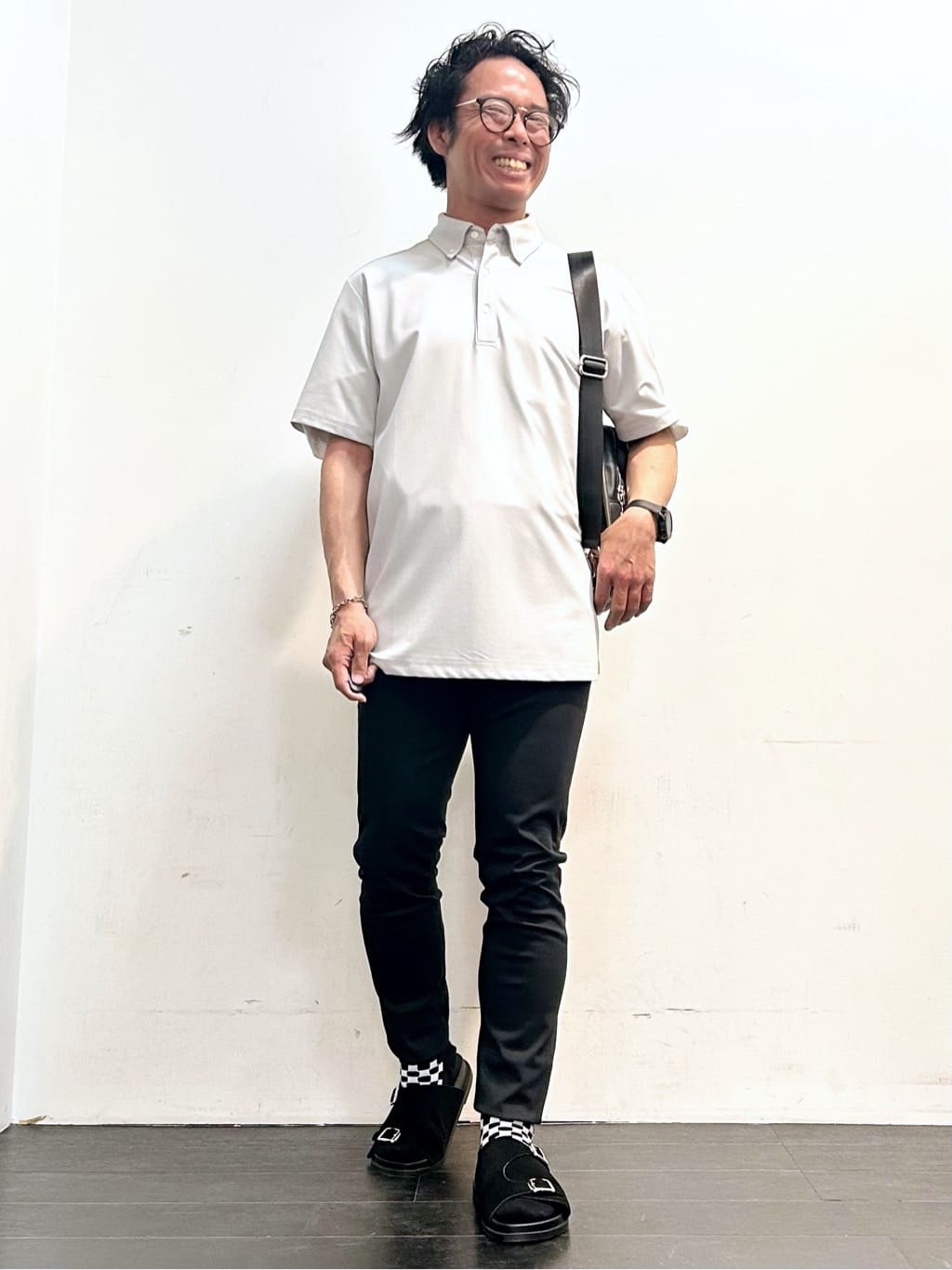 KENJI Iさんの「THE SHOP TK｜【ご好評につき再入荷！！】サフィアーノ切替えボディバック」を使ったコーディネート