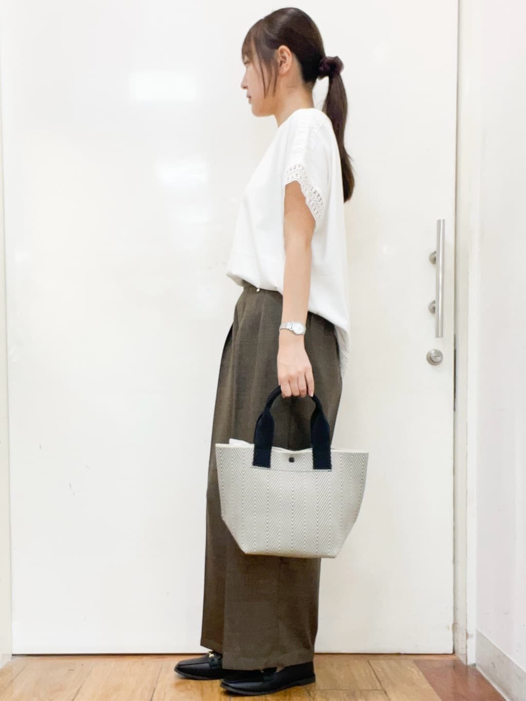 sakiさんの「SHOO･LA･RUE｜【S-LL/ひんやり】インせず決まる 楽してきれいなレース付きトップス」を使ったコーディネート
