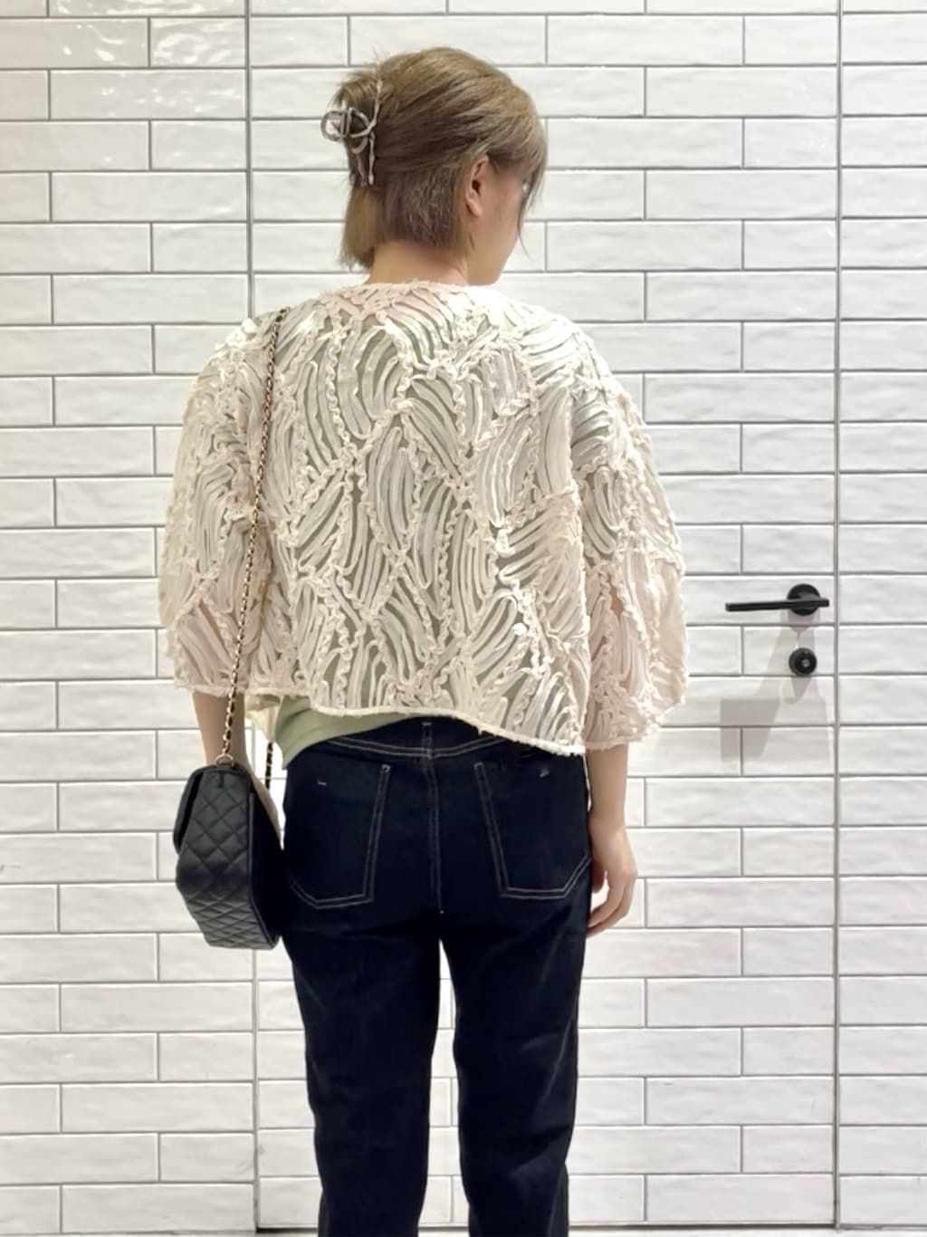 しおりさんの「OPAQUE.CLIP｜シアー刺繍レース前開きブラウス【洗濯機洗い可】」を使ったコーディネート