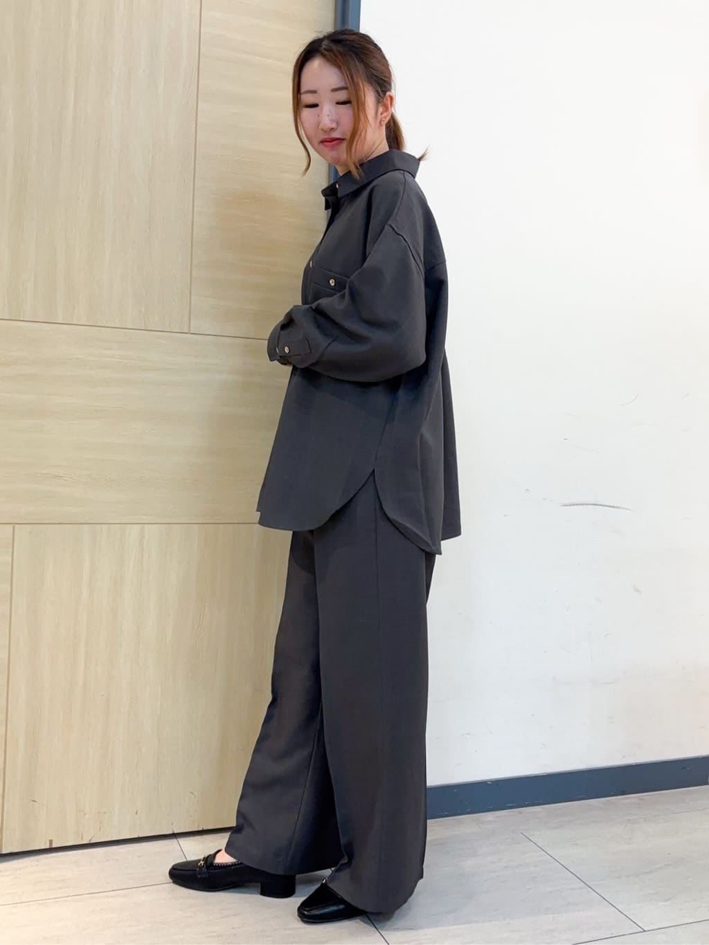 nanaさんの「grove｜【カセット服/選べる着丈】洗濯機で洗えるオーバーシャツ」を使ったコーディネート