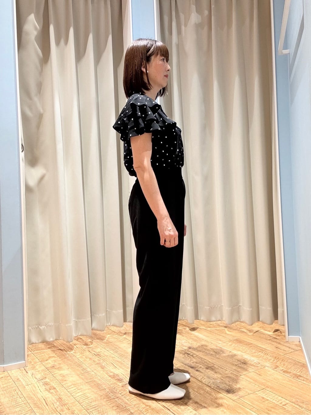 rieさんの「SHOO･LA･RUE｜【無地/ドット柄】お袖フリルが華やぐ きれいめブラウス」を使ったコーディネート