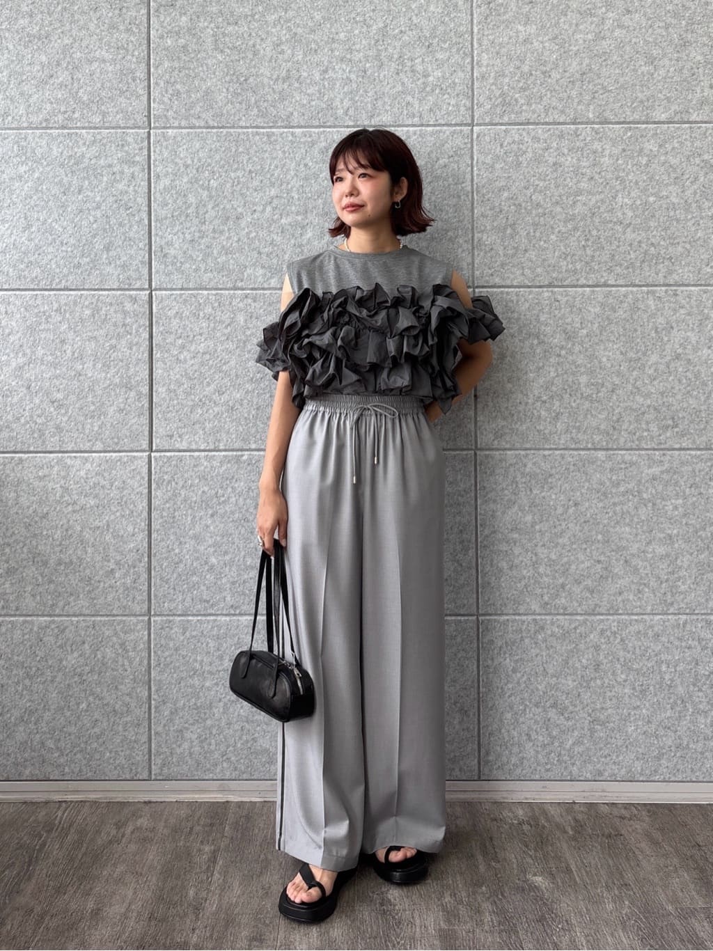 UKIさんの「INDIVI｜【セットアップ可能】サキソニーサイドラインパンツ」を使ったコーディネート