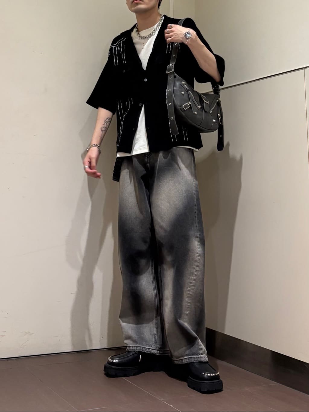 Nさんの「tk.TAKEO KIKUCHI｜【FANCYシリーズ】スタッズクレセントショルダーバッグ」を使ったコーディネート