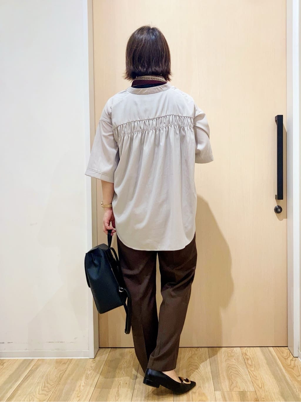 yocchiさんの「SHOO･LA･RUE｜【S-LL/洗濯後しわになりにくい】バックギャザーがアクセント スッキパーブラウス」を使ったコーディネート