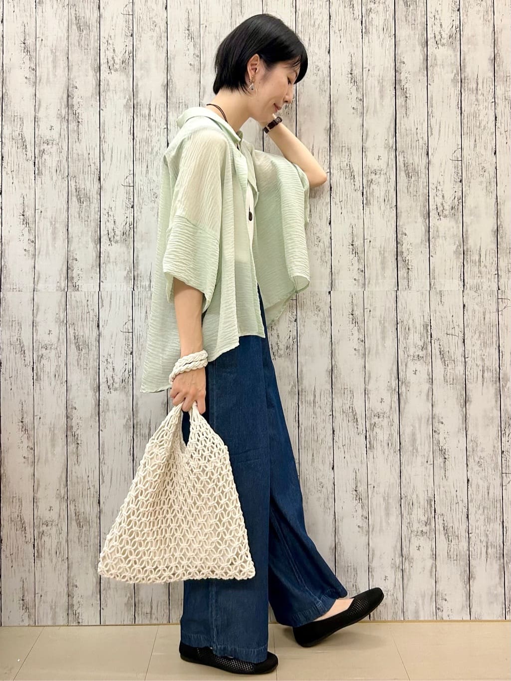 ちぐささんの「SHOO･LA･RUE｜ゆるっと感がこなれ見え ワッシャーシアー半袖シャツ」を使ったコーディネート
