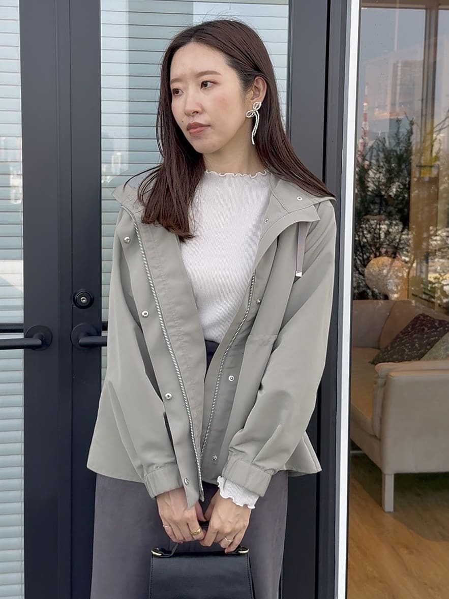 teiさんの「Couture brooch｜【洗える・ストレッチ・通勤】スエード調ダンボールIラインスカート」を使ったコーディネート