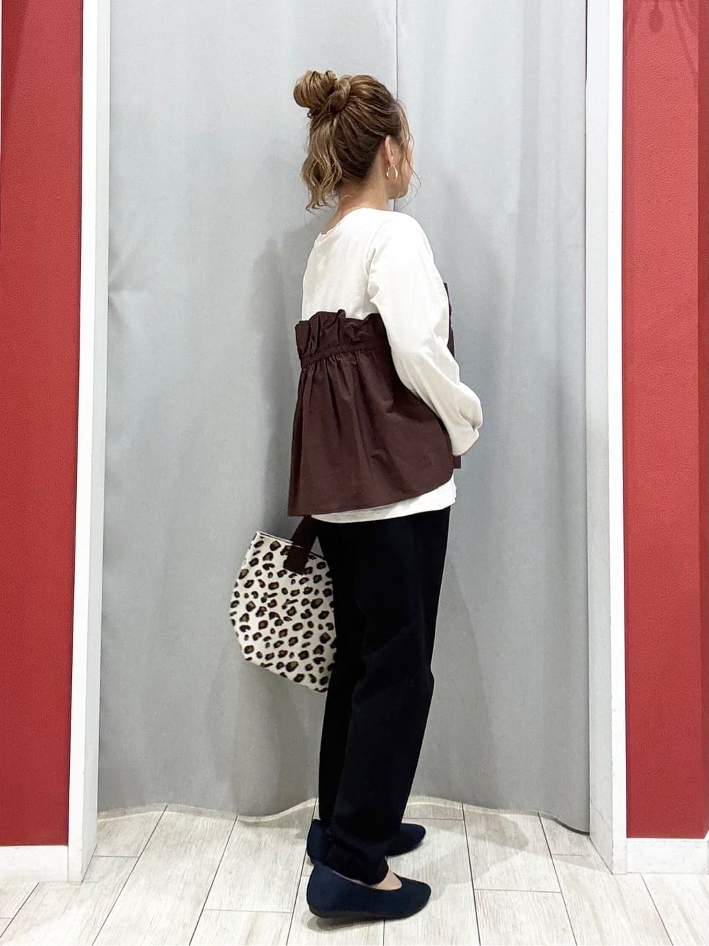 shioさんの「SHOO･LA･RUE｜【洗濯機可/S-LL】1枚で華やか フリルドッキングトップス」を使ったコーディネート