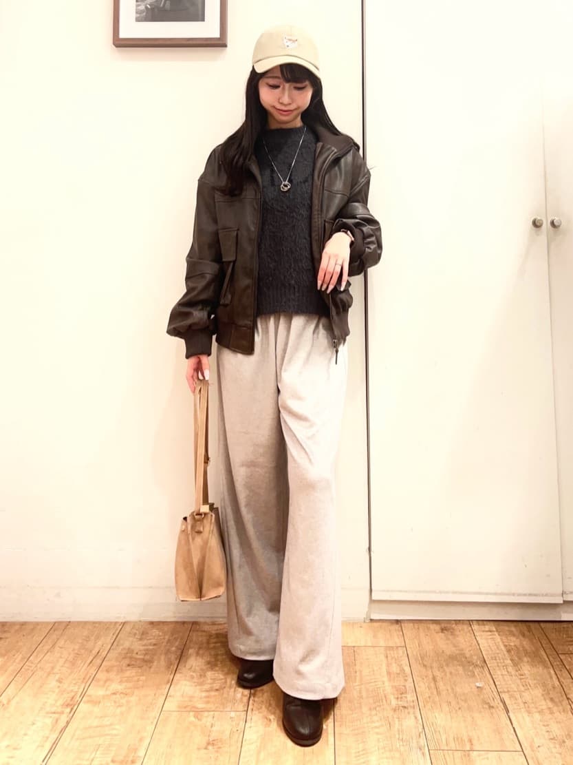 AIRIさんの「SHOO･LA･RUE｜【S-LL】大人綺麗 レザー調リブブルゾン」を使ったコーディネート