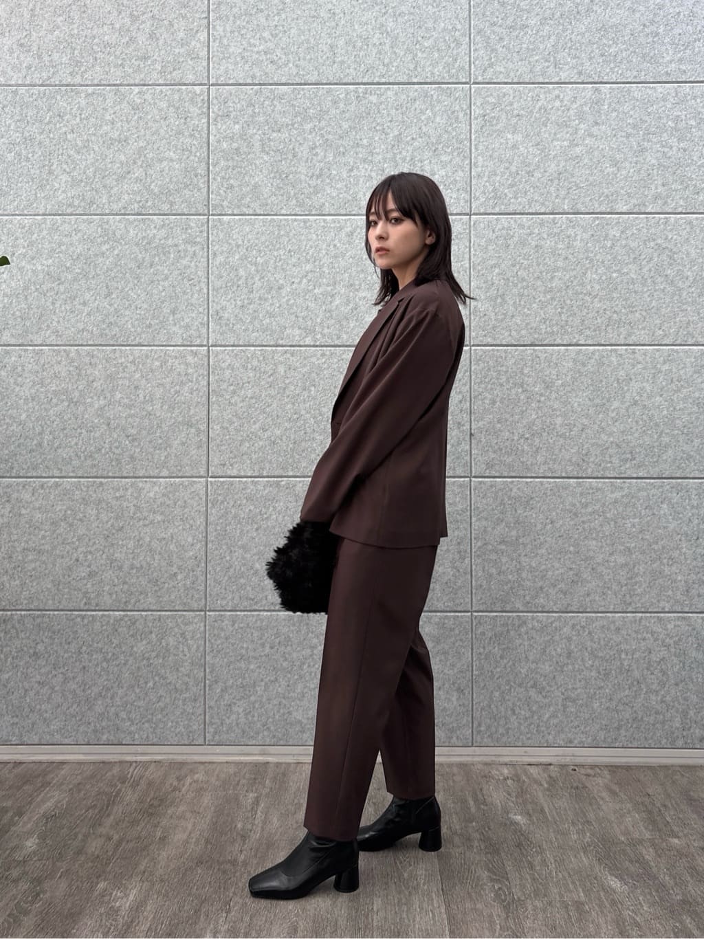 erikaさんの「INDIVI｜Comfy SET UP｜イージーテーパードパンツ【セットアップ対応／通勤/カセット服】」を使ったコーディネート