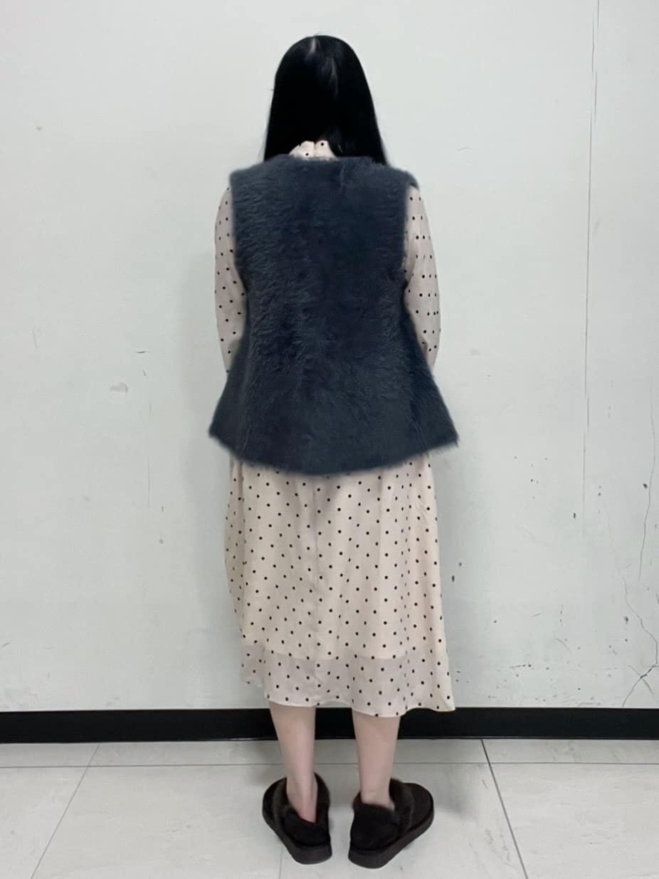 Hitomiさんの「index｜《andGIRL掲載》フェザーペプラムジレ【洗濯機OK／抗ピル】」を使ったコーディネート