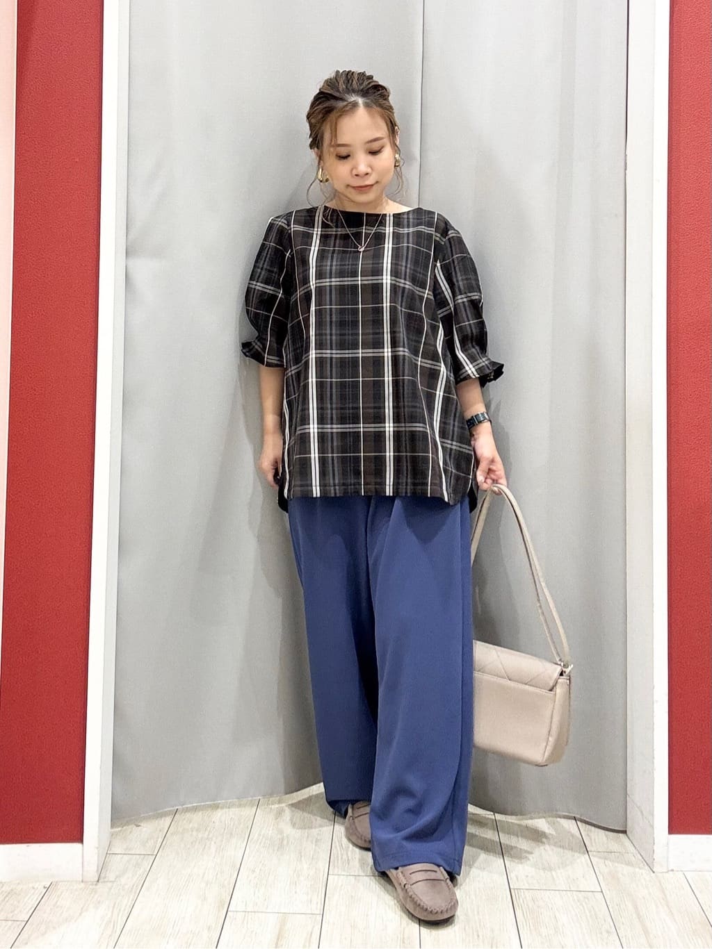 shioさんの「SHOO･LA･RUE｜【S-LL/5分袖】お袖タックできれいに魅せる 大人のチェックブラウス」を使ったコーディネート
