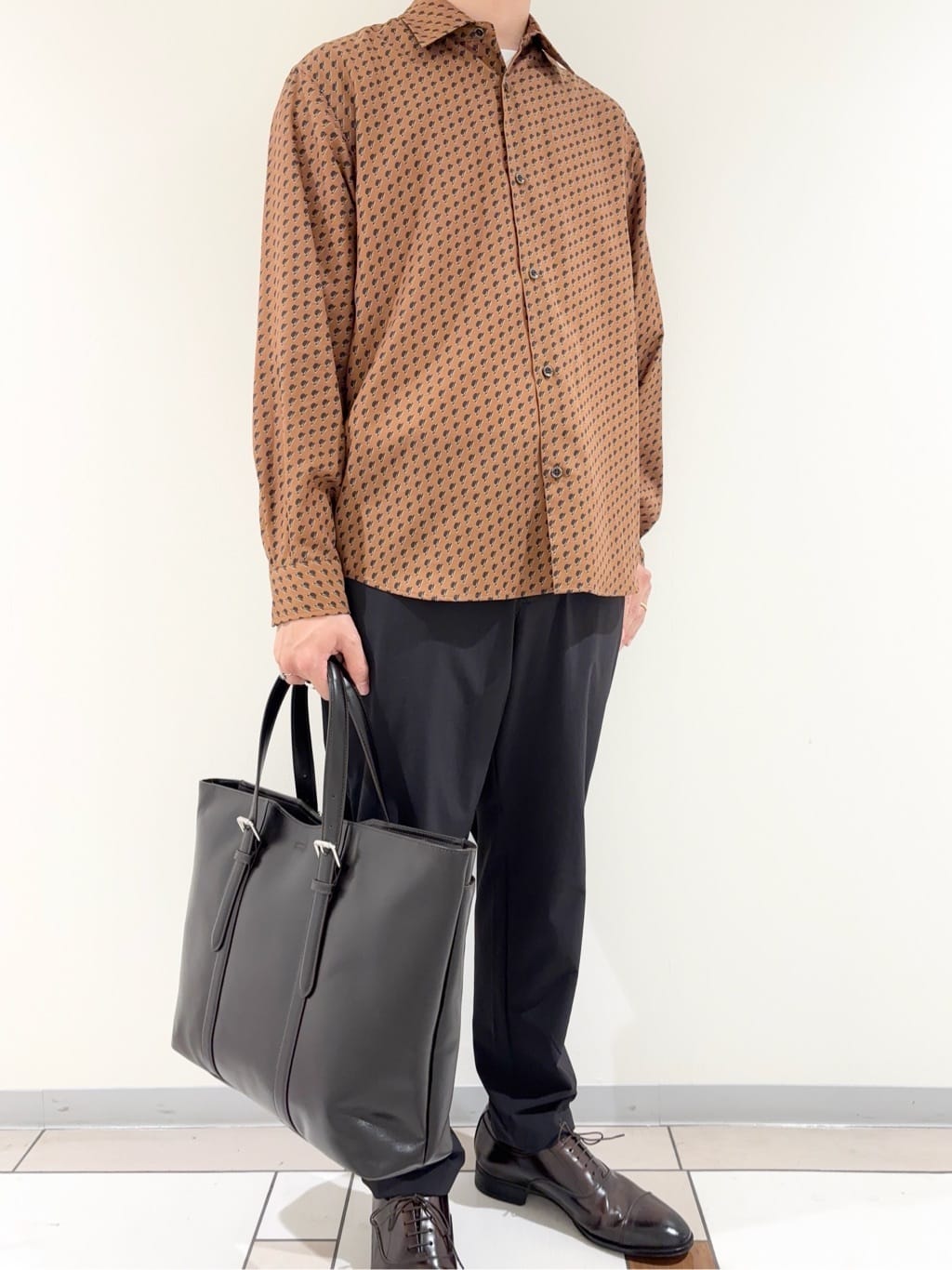 及川さんの「TAKEO KIKUCHI｜ボーラーハット柄 長袖シャツ」を使ったコーディネート