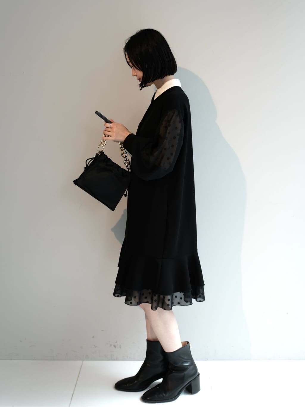 Kishimotoさんの「DRESSTERIOR｜◆【ウォッシャブル】ダブルクロスボリュームスリーブミニワンピース」を使ったコーディネート