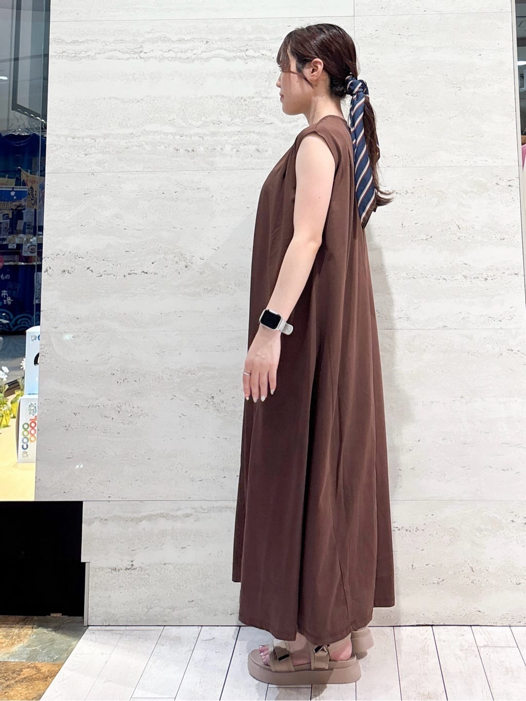 かほさんの「OPAQUE.CLIP｜柄アソートスクエア大判スカーフ」を使ったコーディネート
