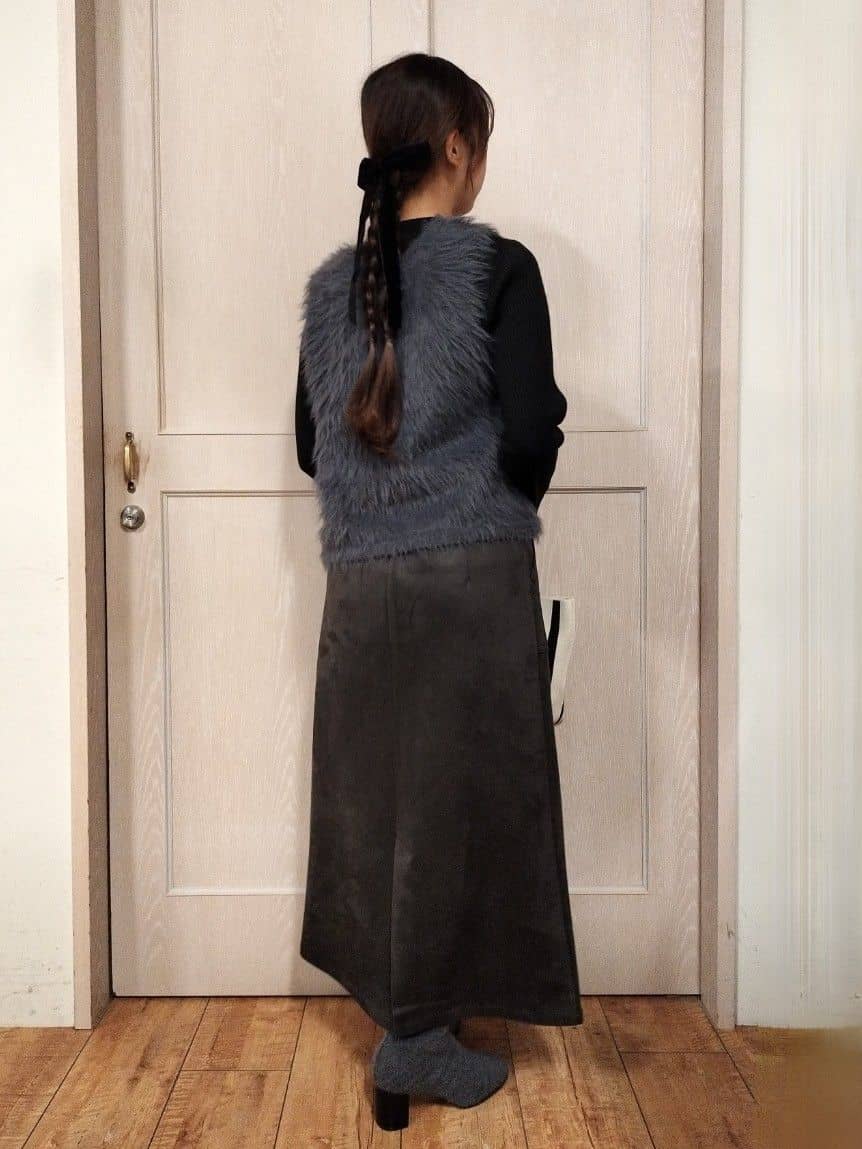 masamiさんの「SHOO･LA･RUE｜【洗濯機可】上品できれい見え フェイクスエード ナロースカート」を使ったコーディネート