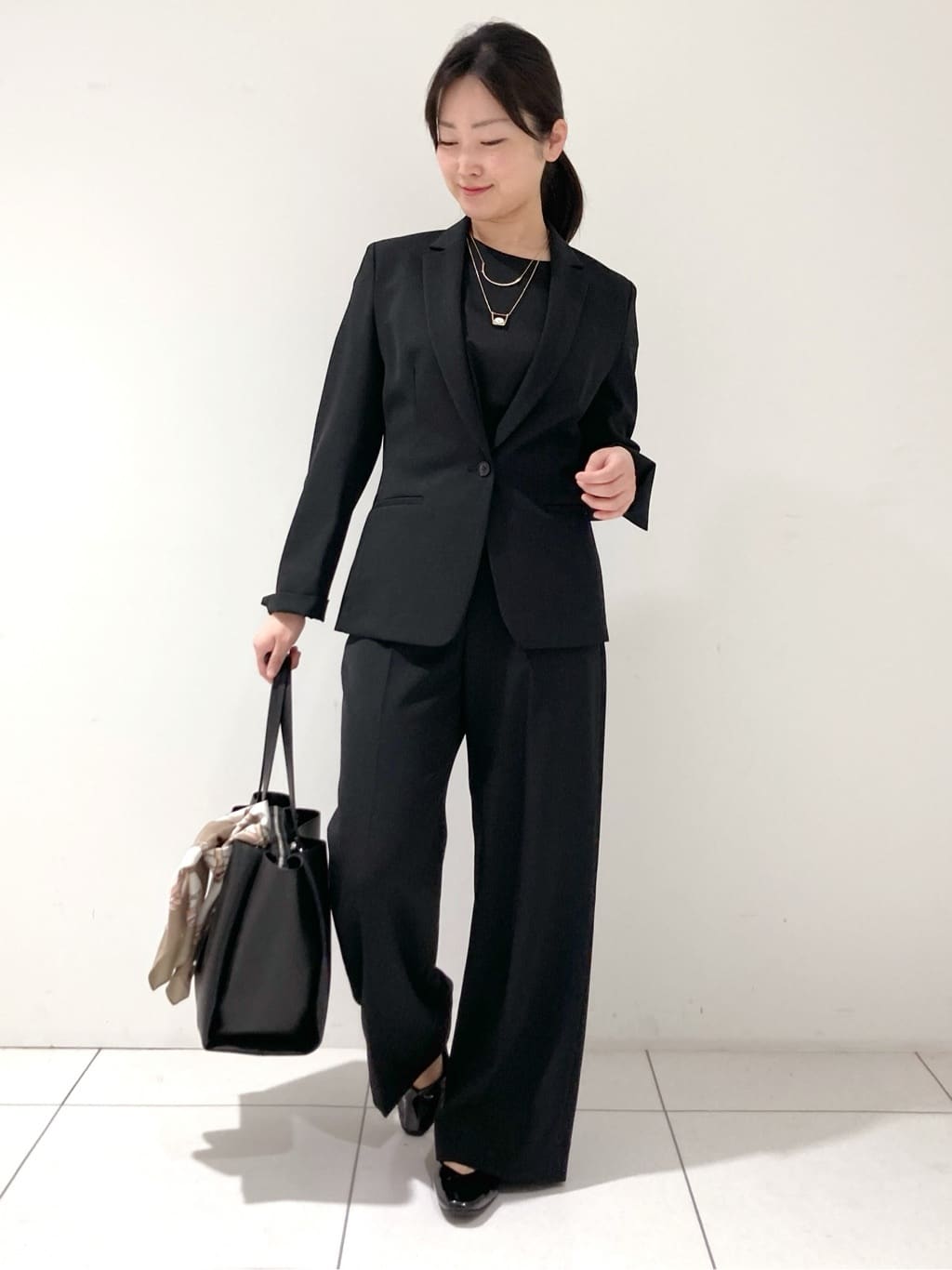 momokoさんの「INDIVI｜【定番スーツ／UVケア／洗える】ウール調テーラードジャケット」を使ったコーディネート