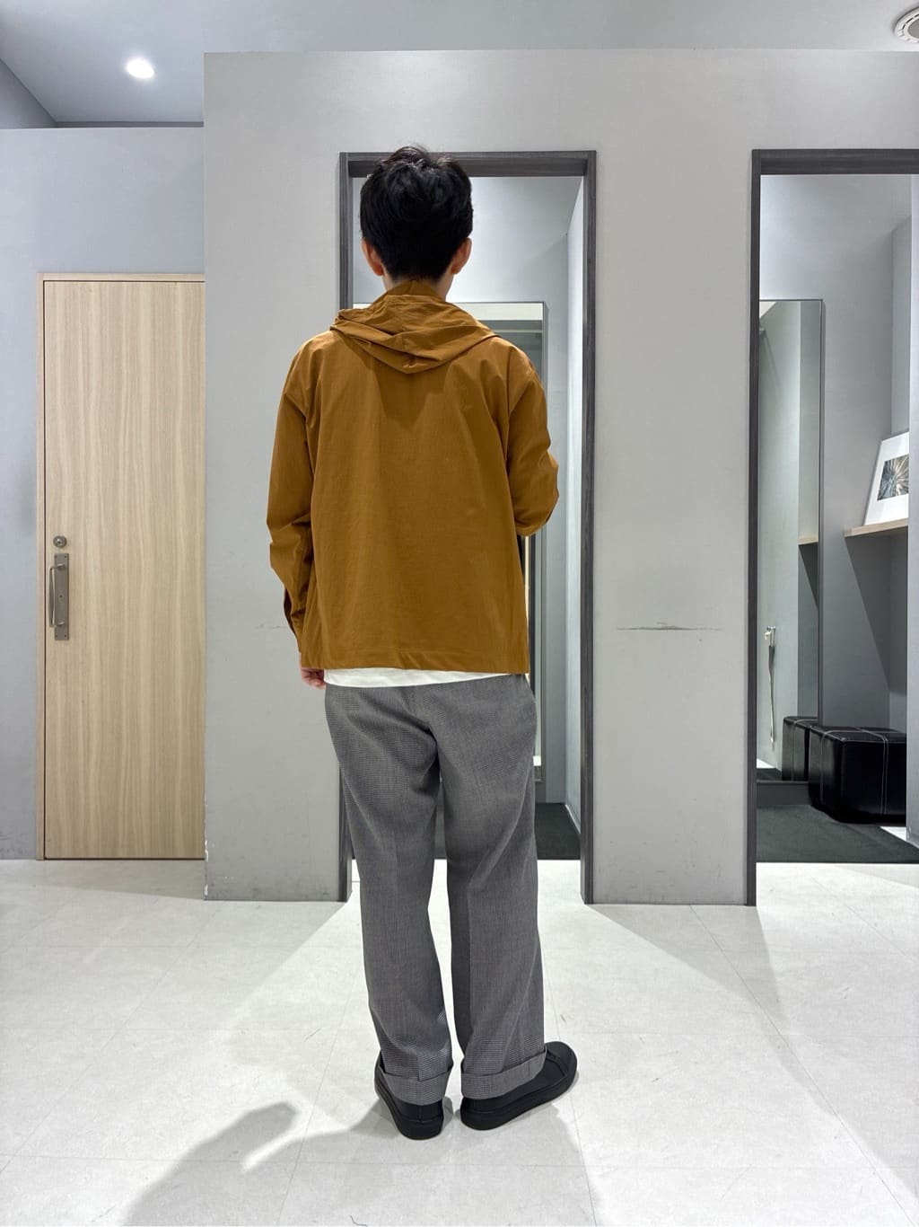 わいずみさんの「TAKEO KIKUCHI｜【3D ナイロン ストレッチ】ジップアップ フードブルゾン」を使ったコーディネート