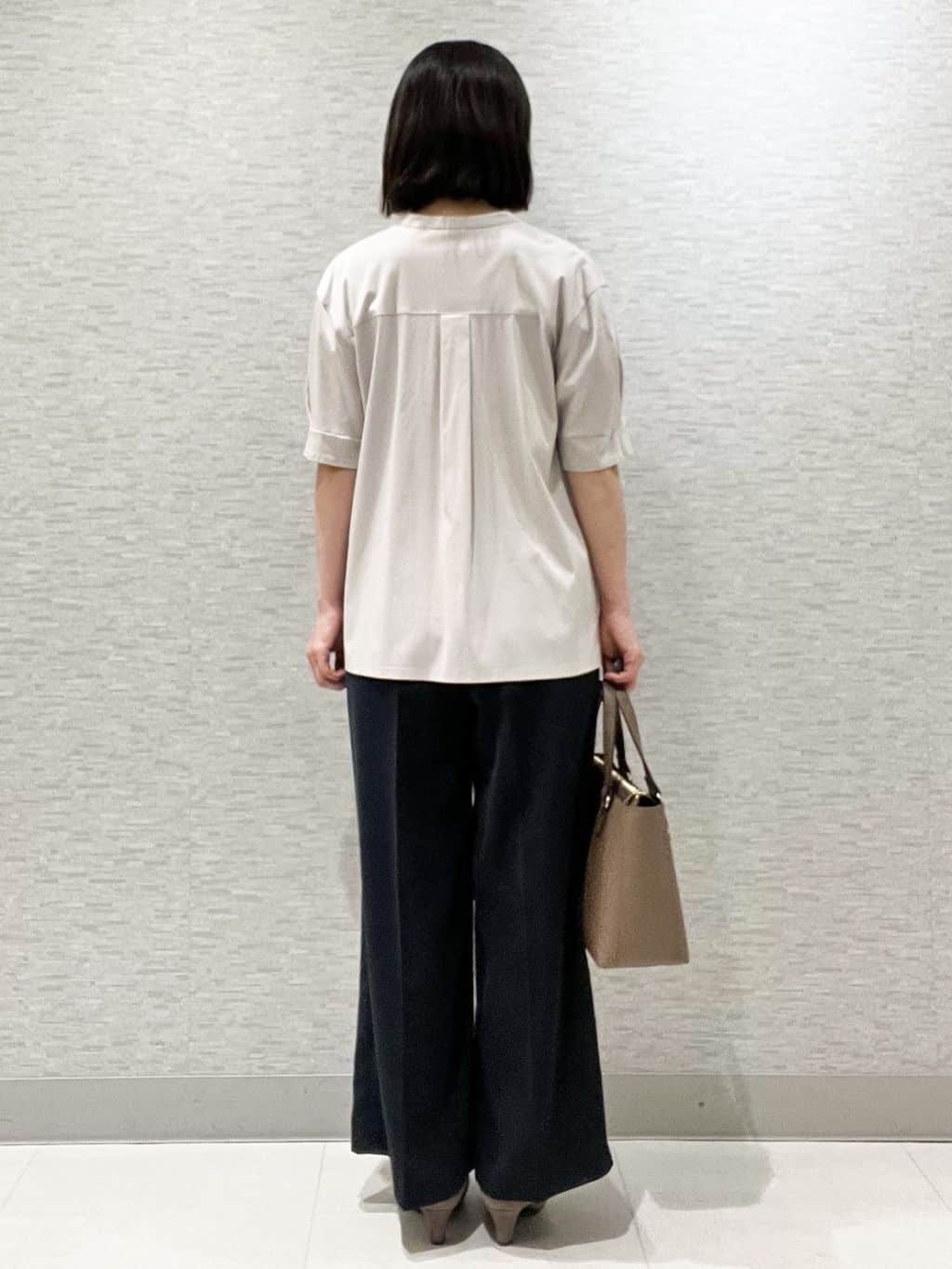 marikoさんの「Reflect｜【すっきり見え！長め丈／マシンウォッシュ可】スキッパーネックジャージトップス」を使ったコーディネート