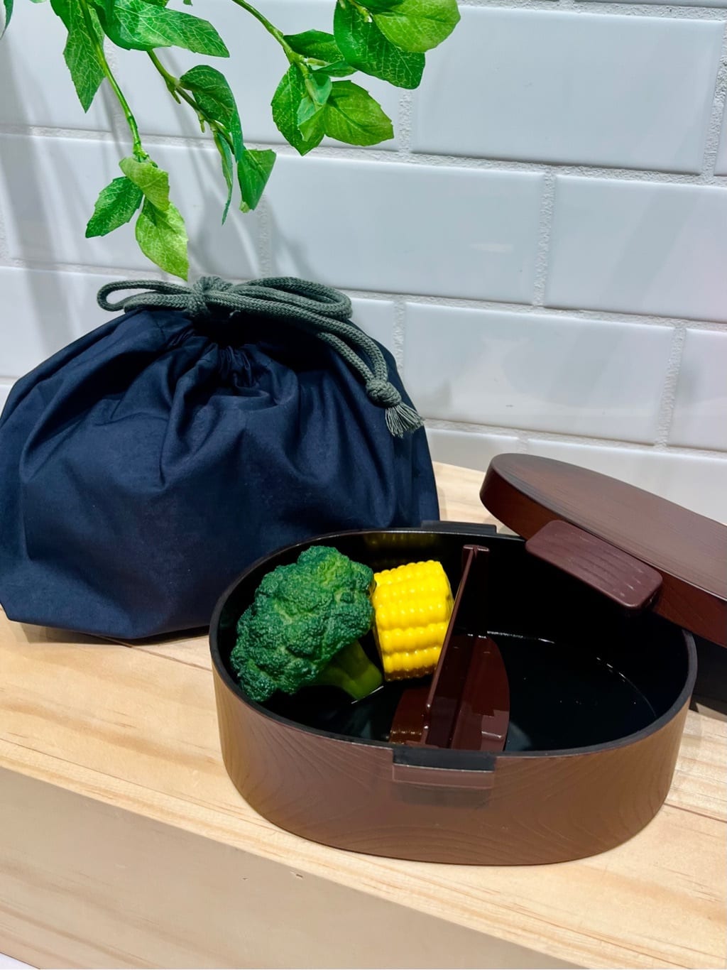 ぐっちさんの「212 KITCHEN STORE｜さっと洗えるお弁当箱 プレミアム 480 グレージュ」を使ったコーディネート