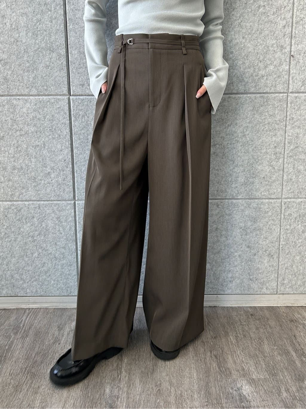harunaさんの「CODE A｜urban tailor wide trousers」を使ったコーディネート