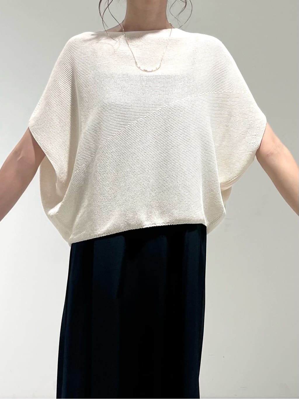 shioriさんの「INDIVI｜【洗える／清涼感】コクーンシルエットニット」を使ったコーディネート