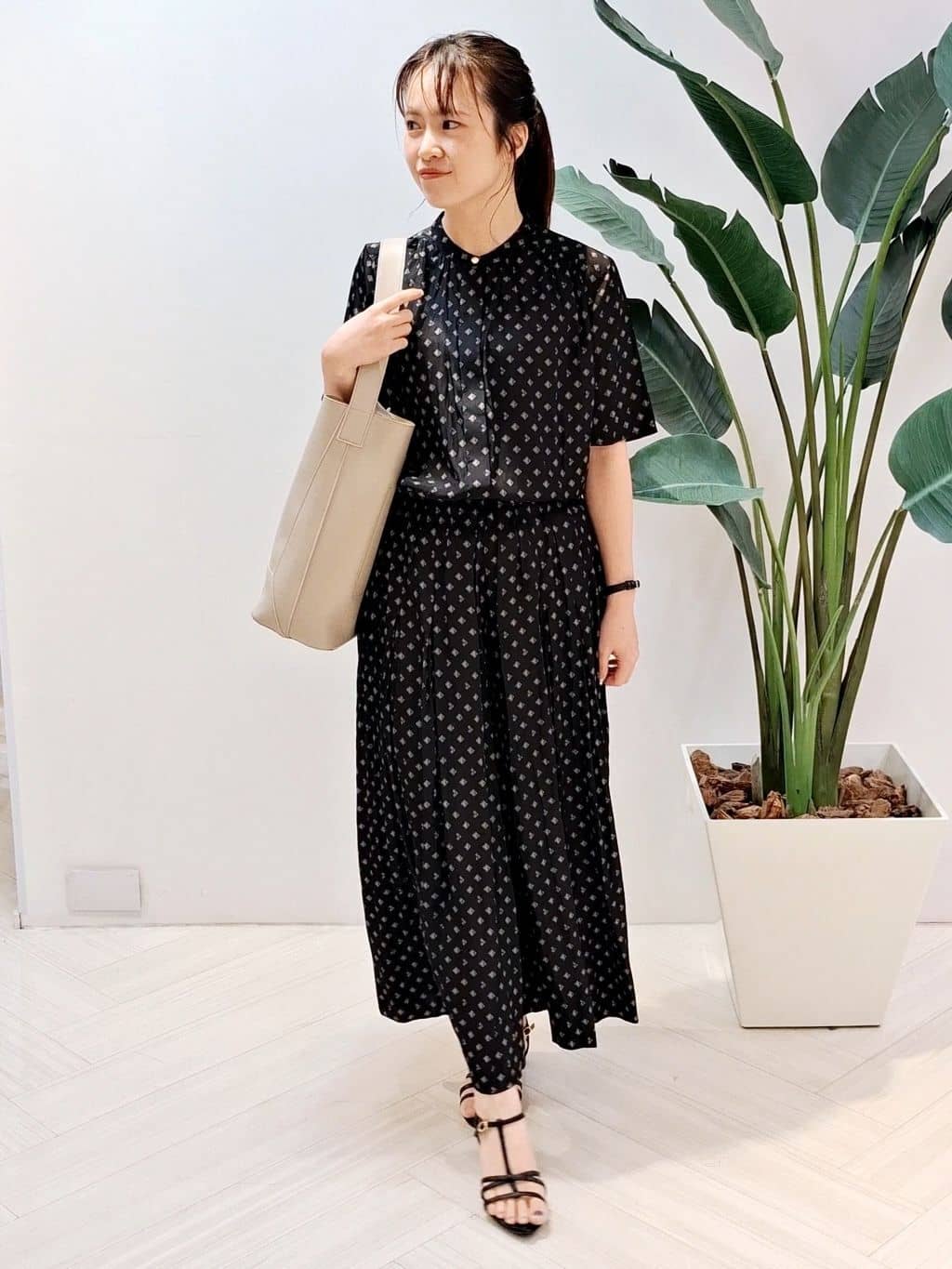YuKaRiさんの「UNTITLED｜【セットアップ可/ウエストゴム/リラクシー】スクエアジオメ柄スカーチョ」を使ったコーディネート