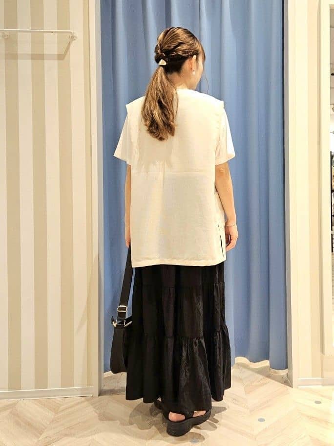 Ikumiさんの「SHOO･LA･RUE｜【S-LL】夏のレイヤードコーデに さらりと着られるメッシュジレ」を使ったコーディネート