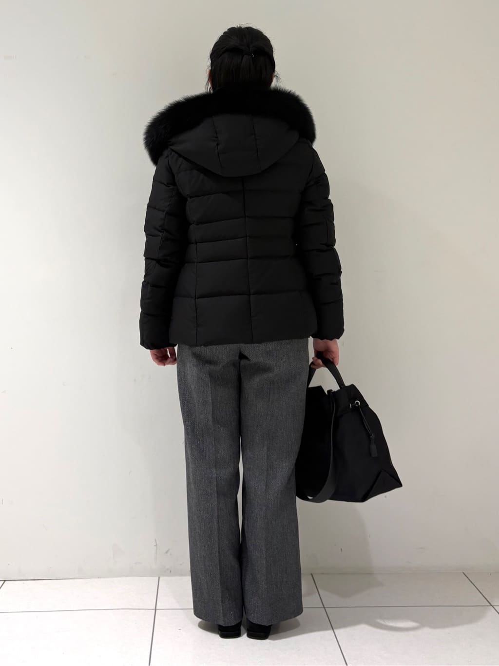 momokoさんの「INDIVI｜【名品／撥水／抗菌防臭】ショート丈リサイクルダウンコート」を使ったコーディネート