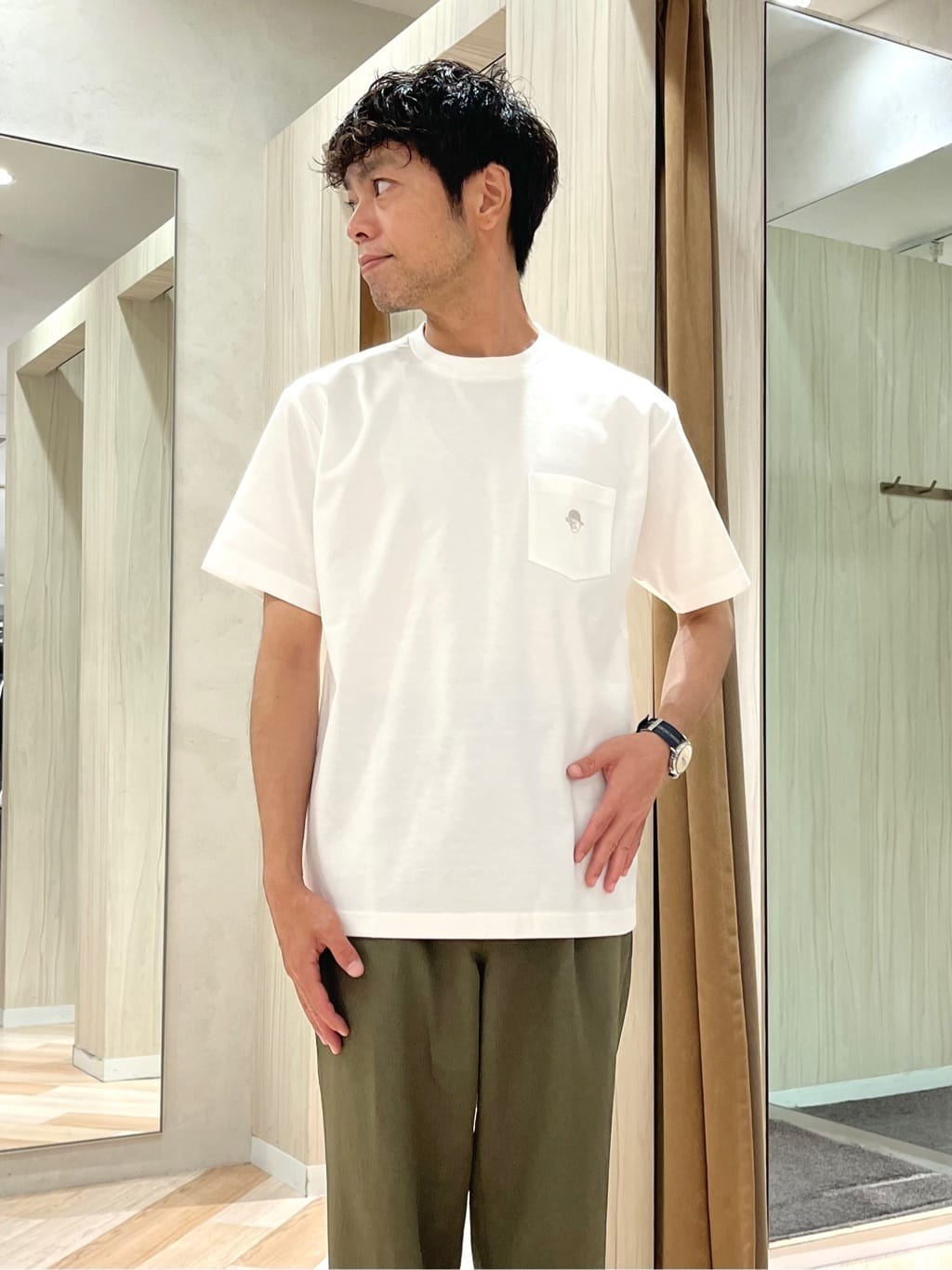 URAさんの「TAKEO KIKUCHI｜【COOL CITY WEAR】ワンポイント刺しゅう ポケットTシャツ /接触冷感」を使ったコーディネート