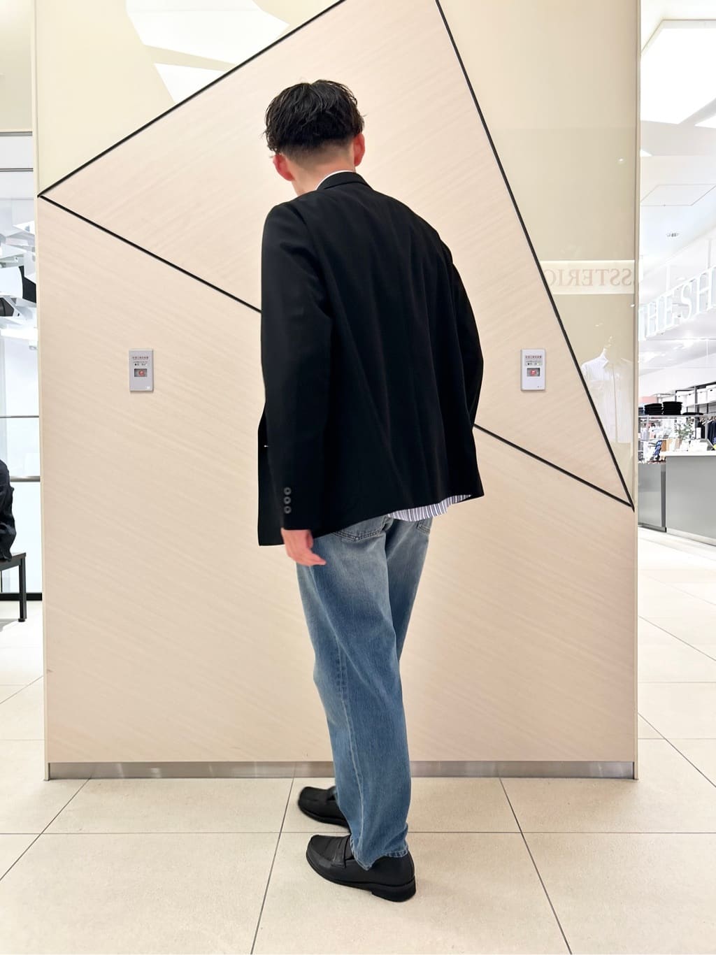 千葉亮太さんの「DRESSTERIOR｜THOMAS MASON ストライプシャツ」を使ったコーディネート