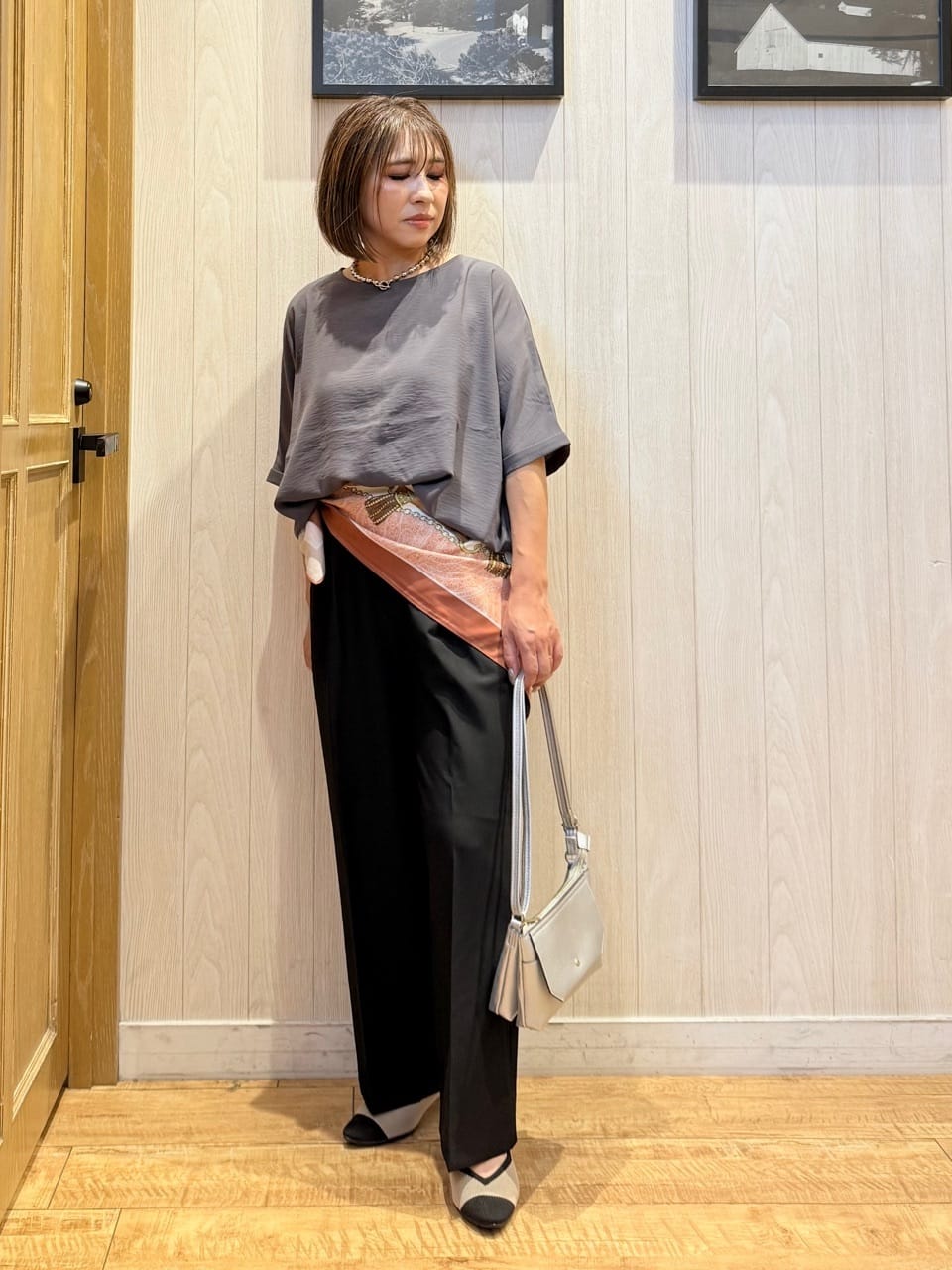 Megさんの「SHOO･LA･RUE｜【洗濯後しわになりにくい】さらっとタッチの 5分袖ドルマンブラウス」を使ったコーディネート