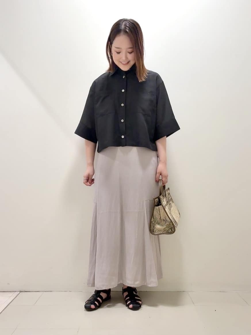 YUIさんの「UNTITLED｜【前開き/洗える】ショート丈シアーシャツ」を使ったコーディネート