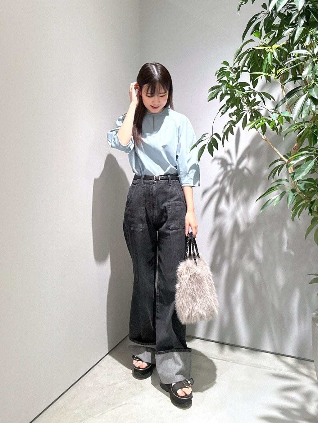 Renoさんの「INDIVI｜ボトルネックブラウス」を使ったコーディネート