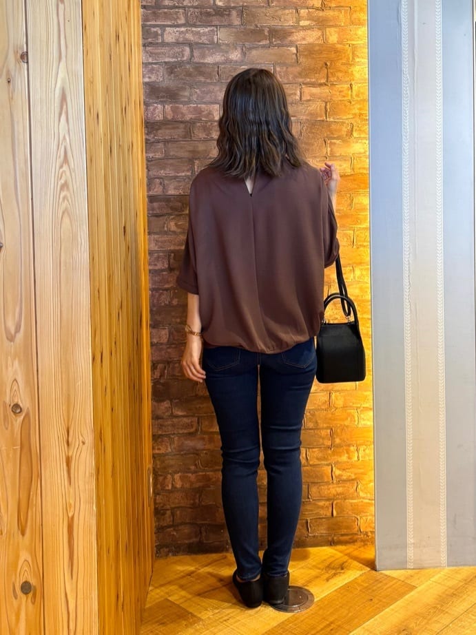 mieさんの「SHOO･LA･RUE｜【洗濯後しわになりにくい】さらっとタッチの 5分袖ドルマンブラウス」を使ったコーディネート