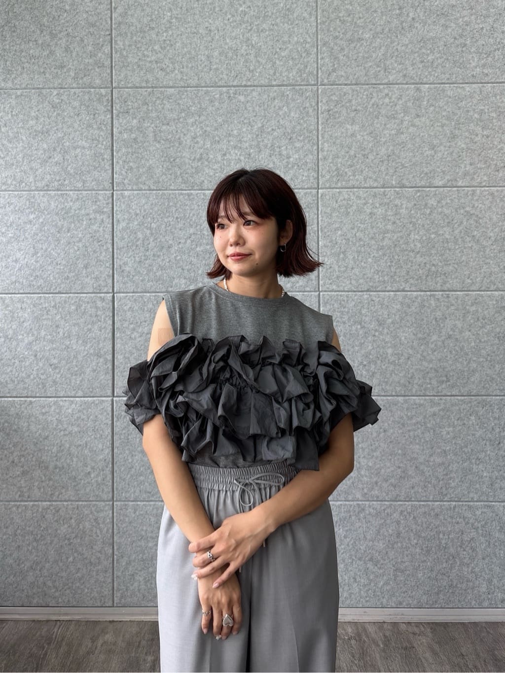 UKIさんの「INDIVI｜【セットアップ可能】サキソニーサイドラインパンツ」を使ったコーディネート