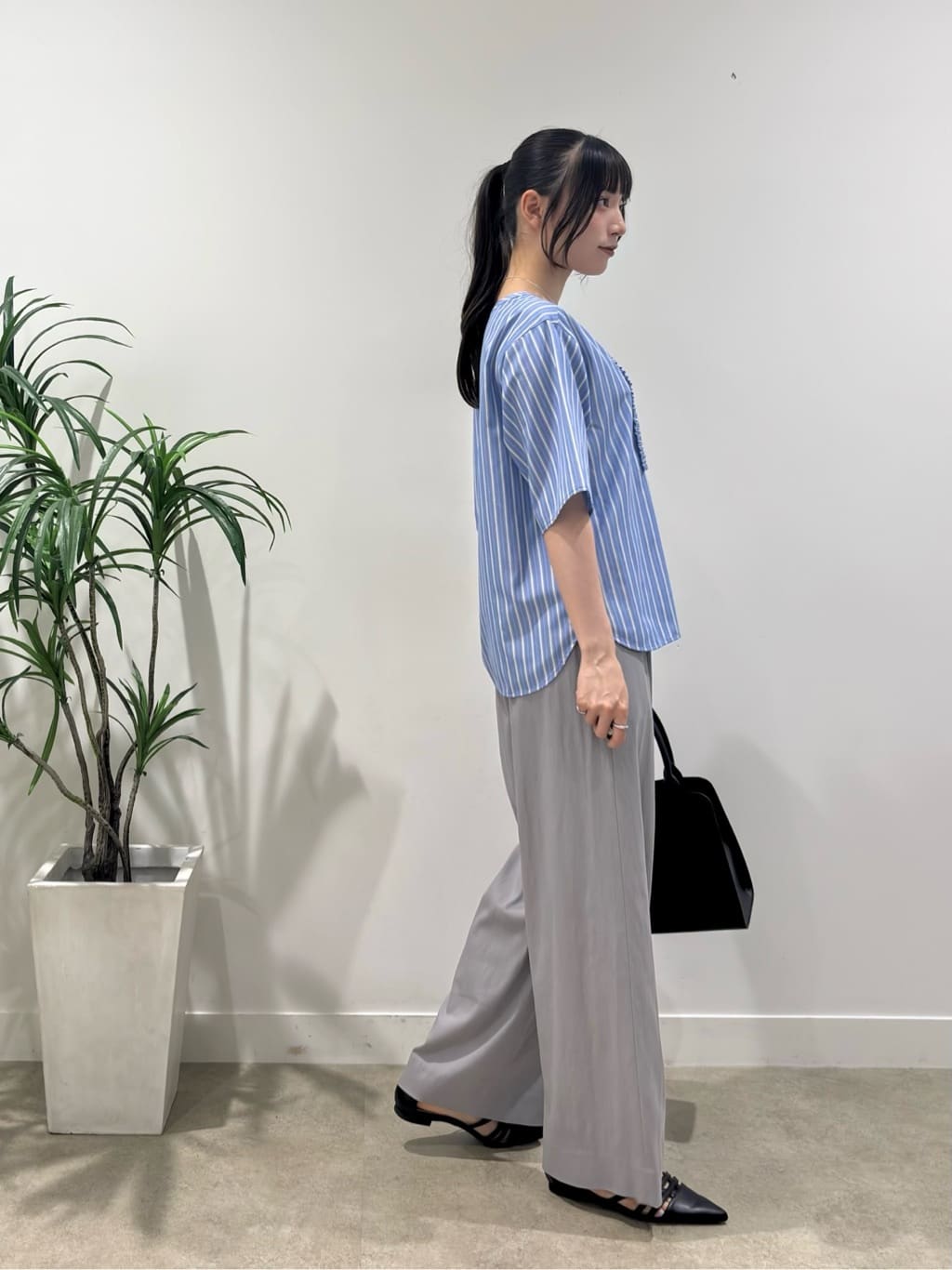 ibukiさんの「INDIVI｜【洗える】胸元タックフリルブラウス」を使ったコーディネート