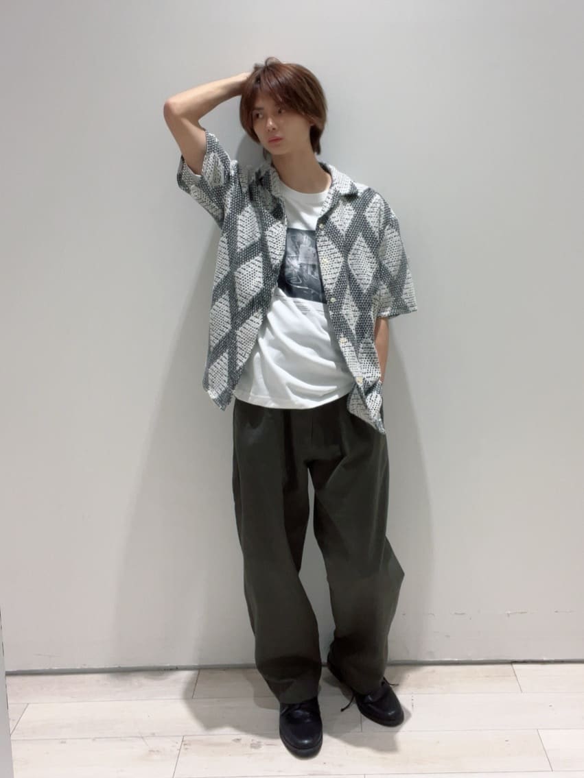Neneさんの「THE SHOP TK｜ツイルチノワイドパンツ」を使ったコーディネート