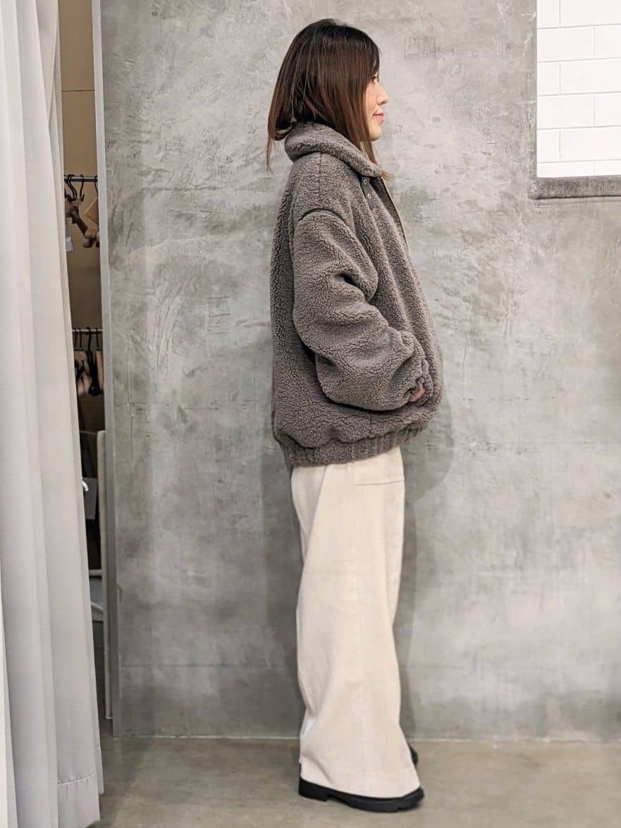  E.Yさんの「THE SHOP TK｜マシュマロタッチ ボアボンバージャケット」を使ったコーディネート