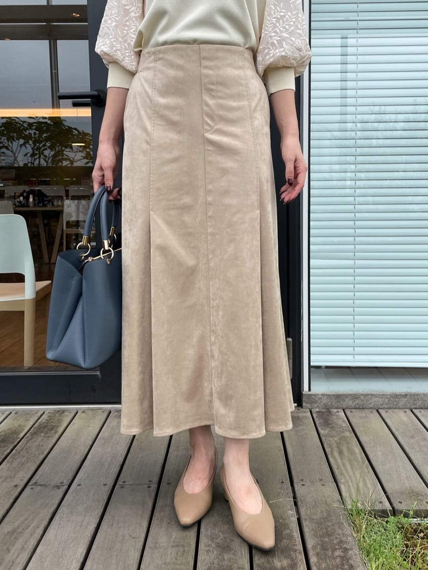 NATSUMIさんの「grove｜【二の腕カバー】繊細さと上品さをまとう袖刺繍プルオーバーニット」を使ったコーディネート