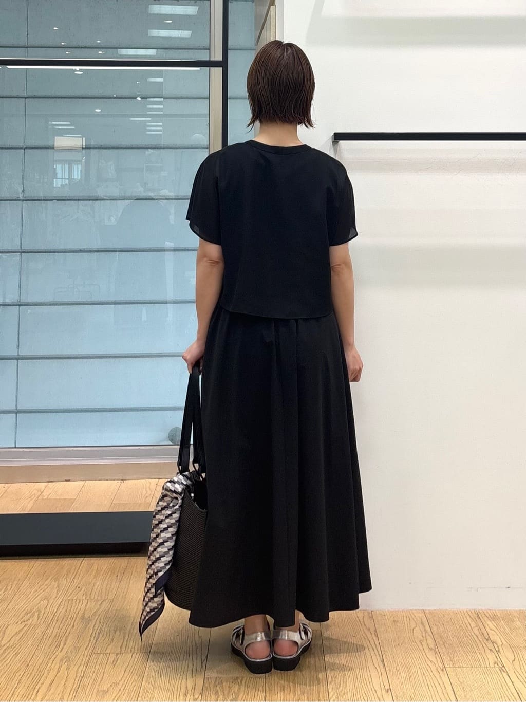 asamiさんの「INDIVI｜【70㎝四方】キカ柄スカーフ」を使ったコーディネート