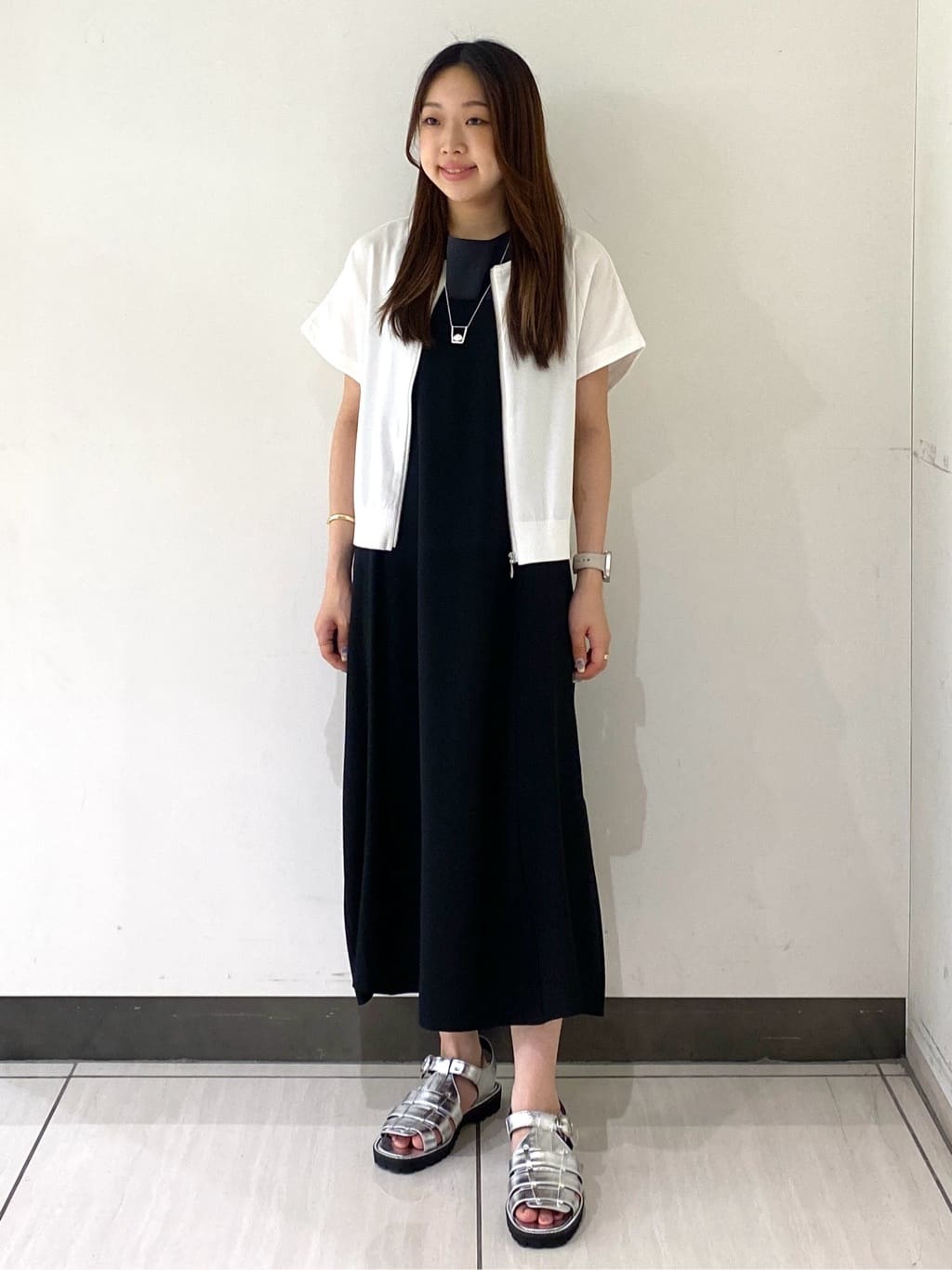 momoさんの「INDIVI｜【UVケア】エアリージョーゼット キャミワンピース」を使ったコーディネート